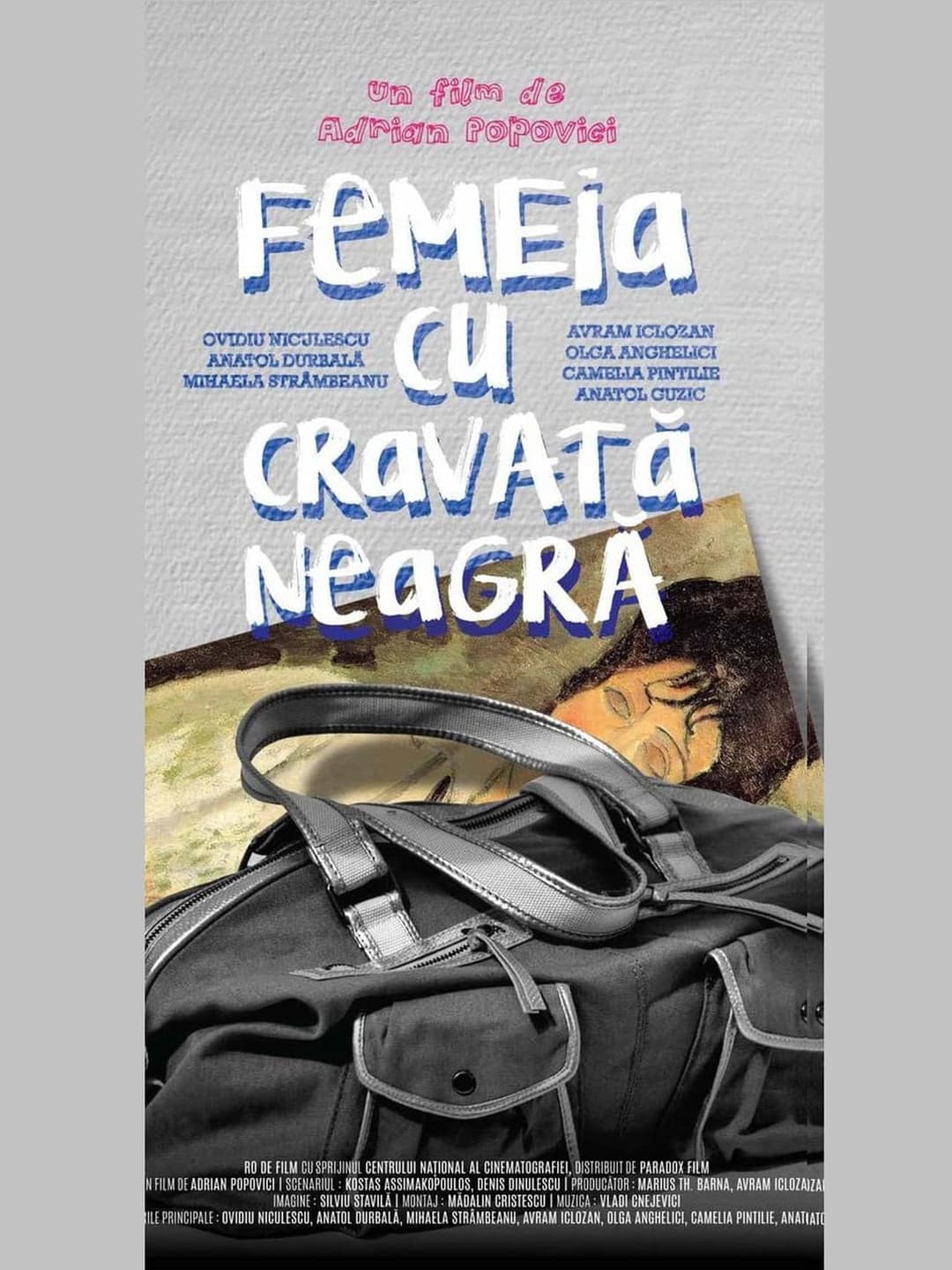 Femeia cu cravată neagră