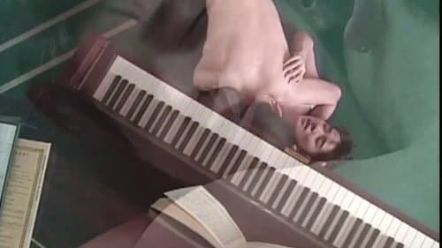 濡れたピアノの下で