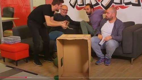 Kutuda Ne Var? - Melih'e Eşek Şakası Yaptık