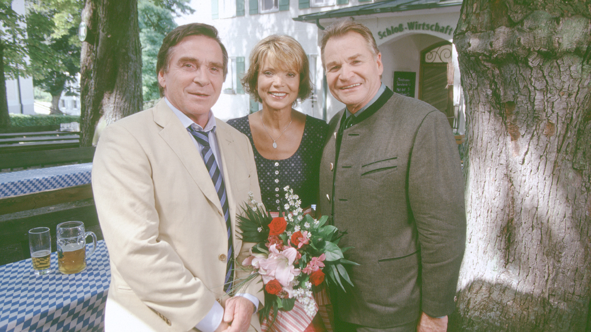 Drei unter einer Decke