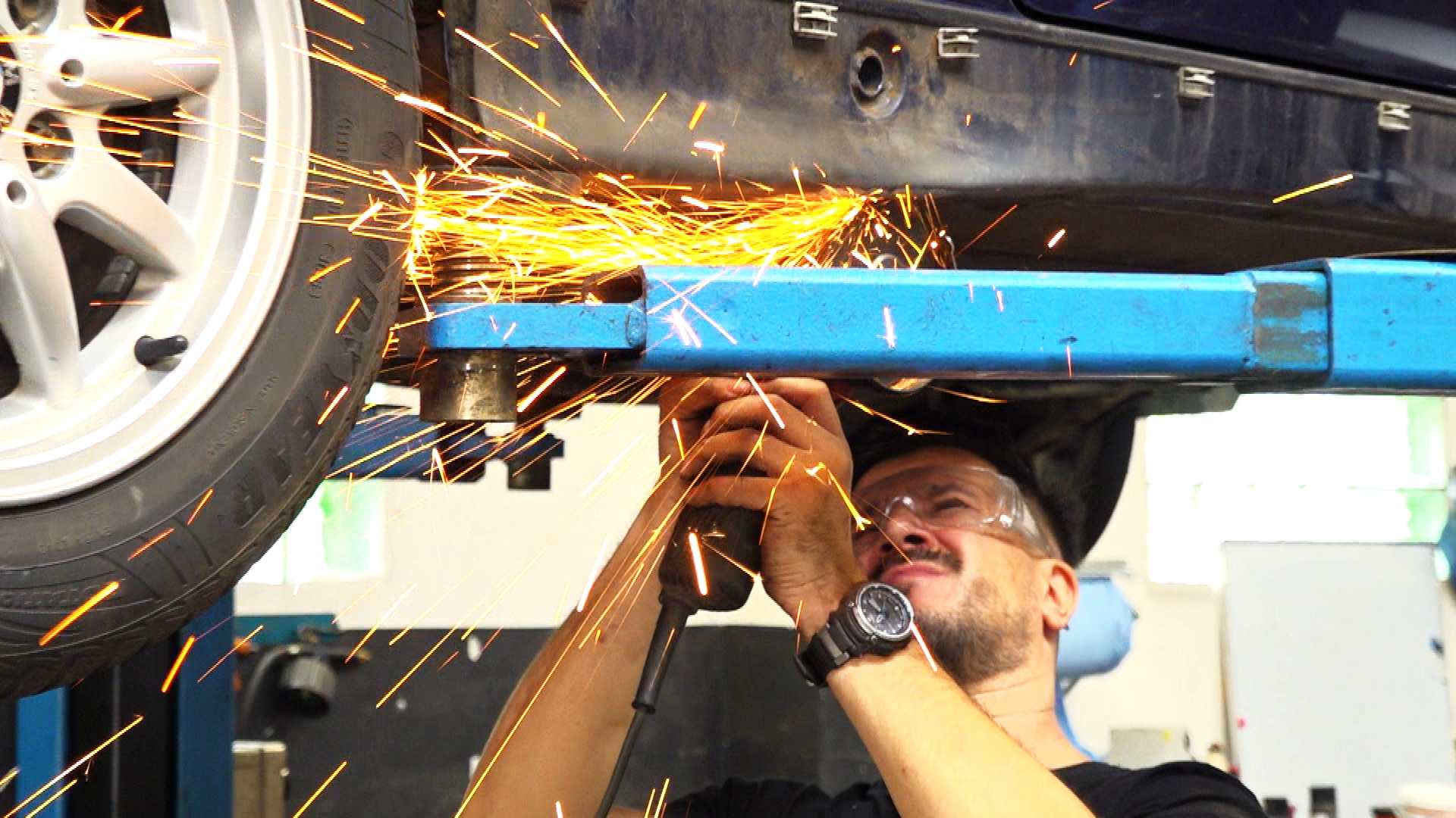 Deals 4 Wheels: S1E1