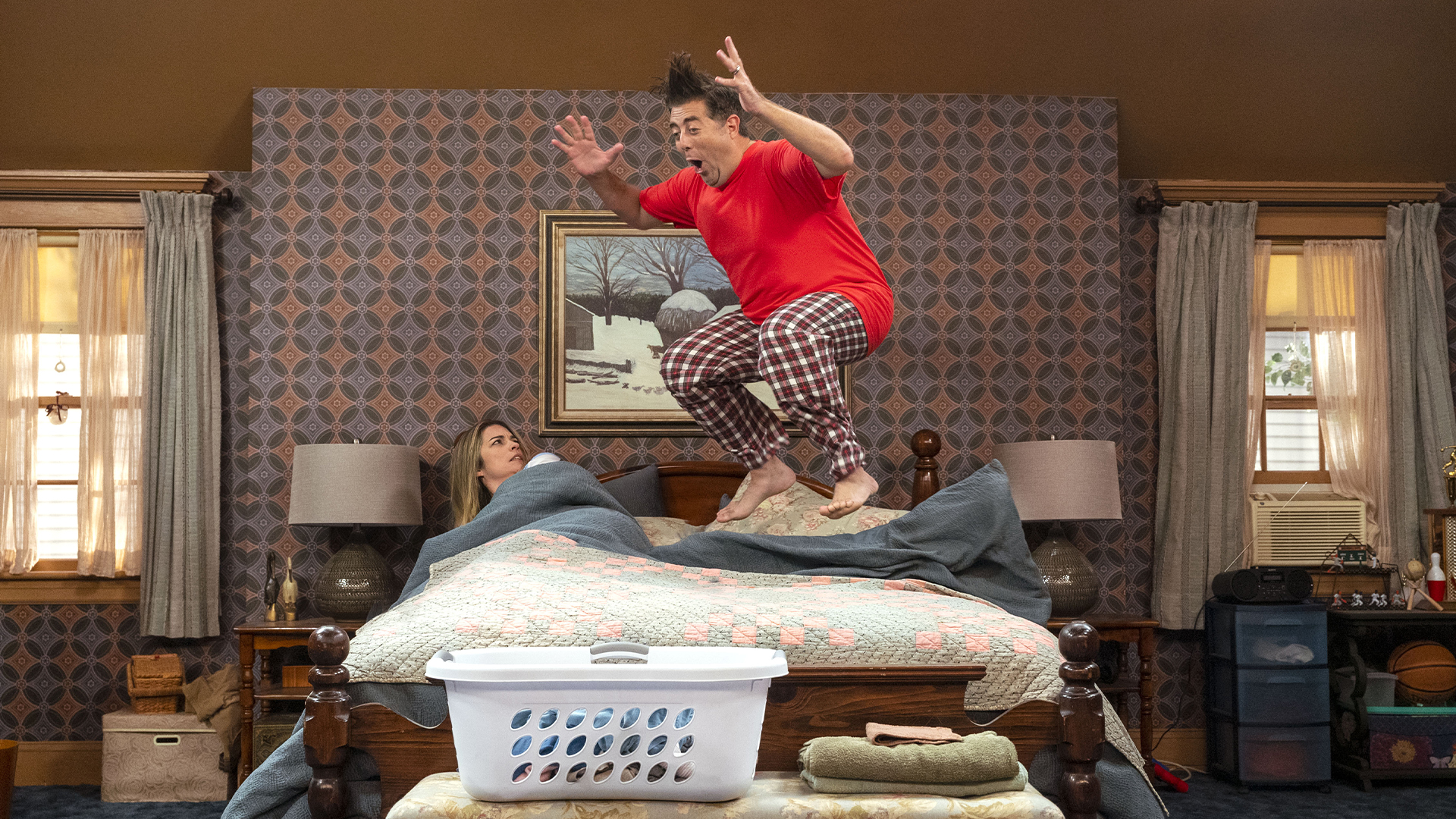 Kevin Can F**K Himself, Season 1, Episode 05, Exkommuniziert