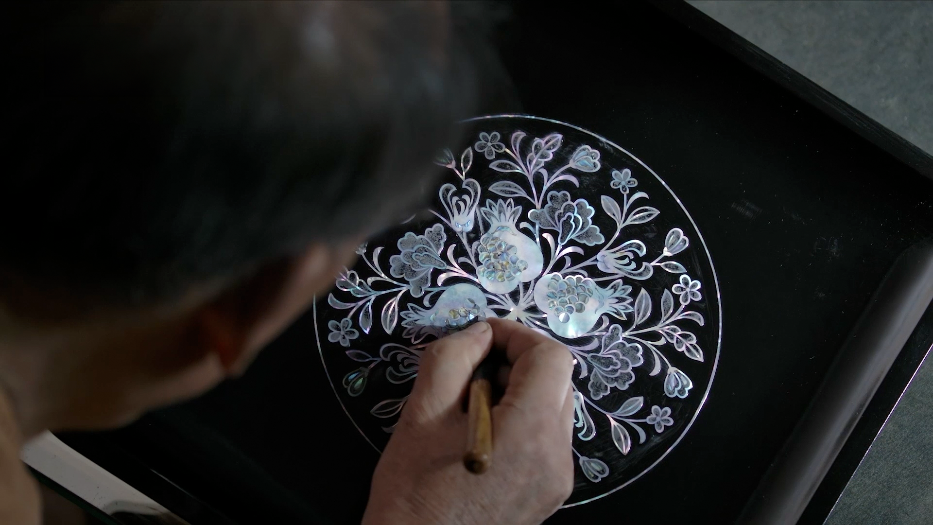 어둠 속 빛을 새기다. 나전장