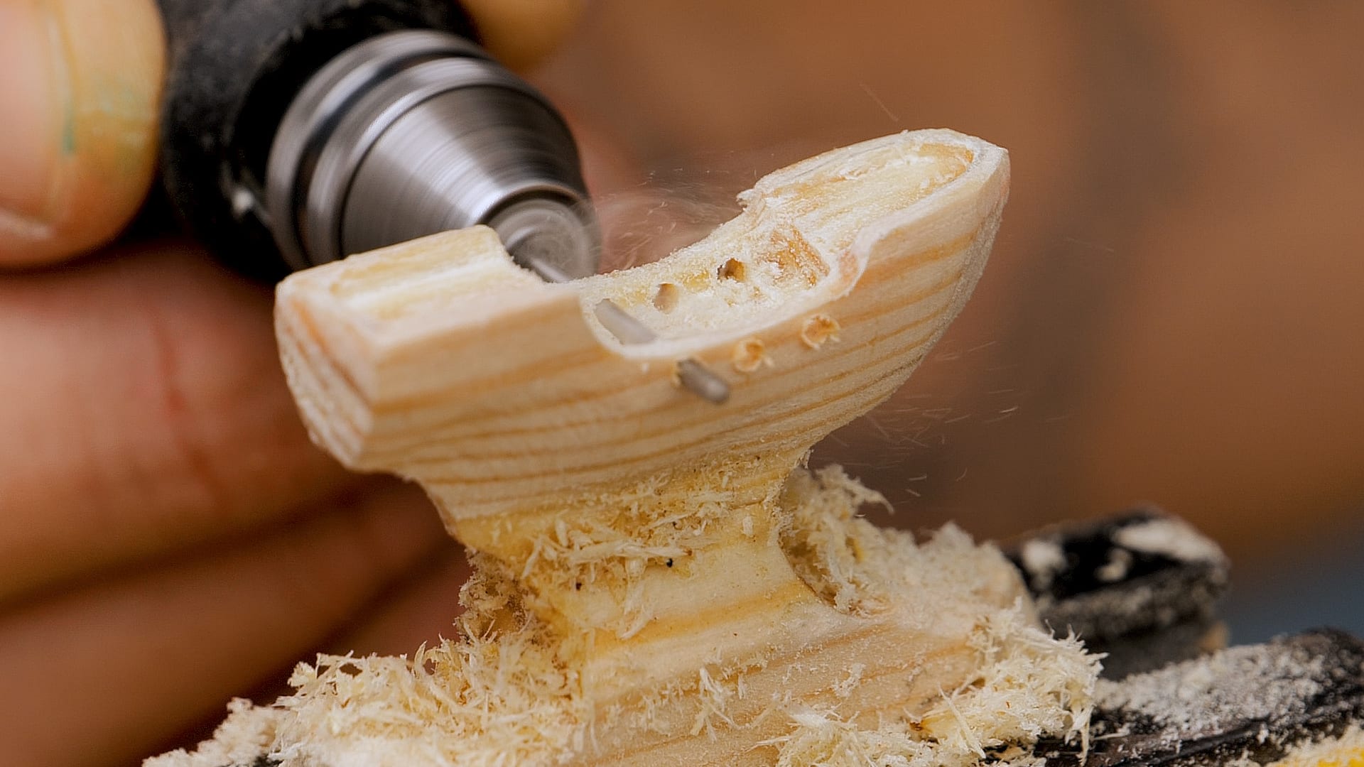 Explorando el mundo de las manualidades DIY con epoxi