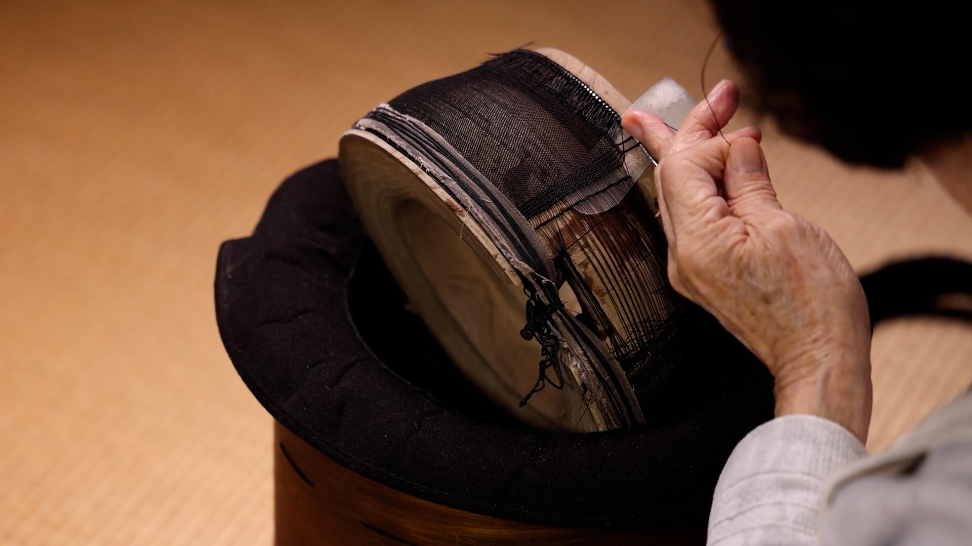 경이로운 장인의 집중력. 망건장