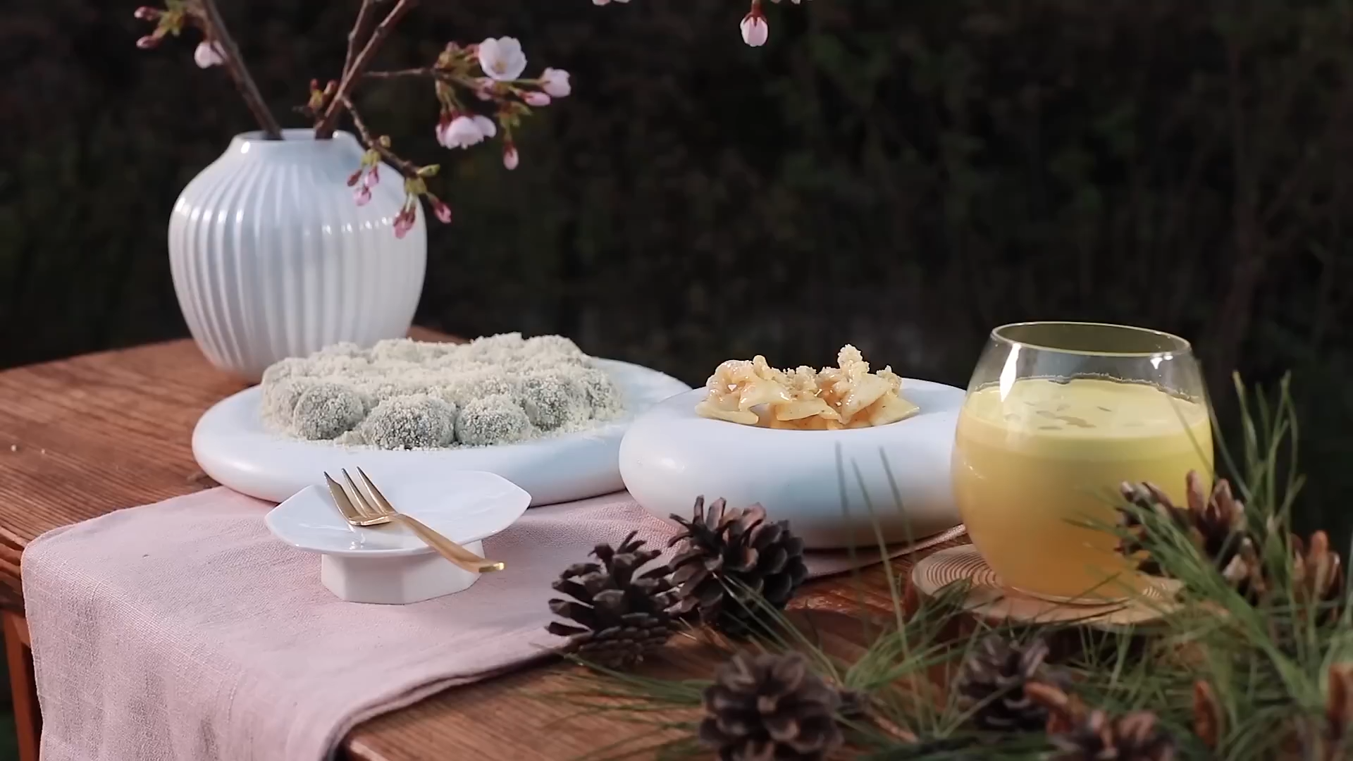 오감이 가득. 궁중병과 다과상