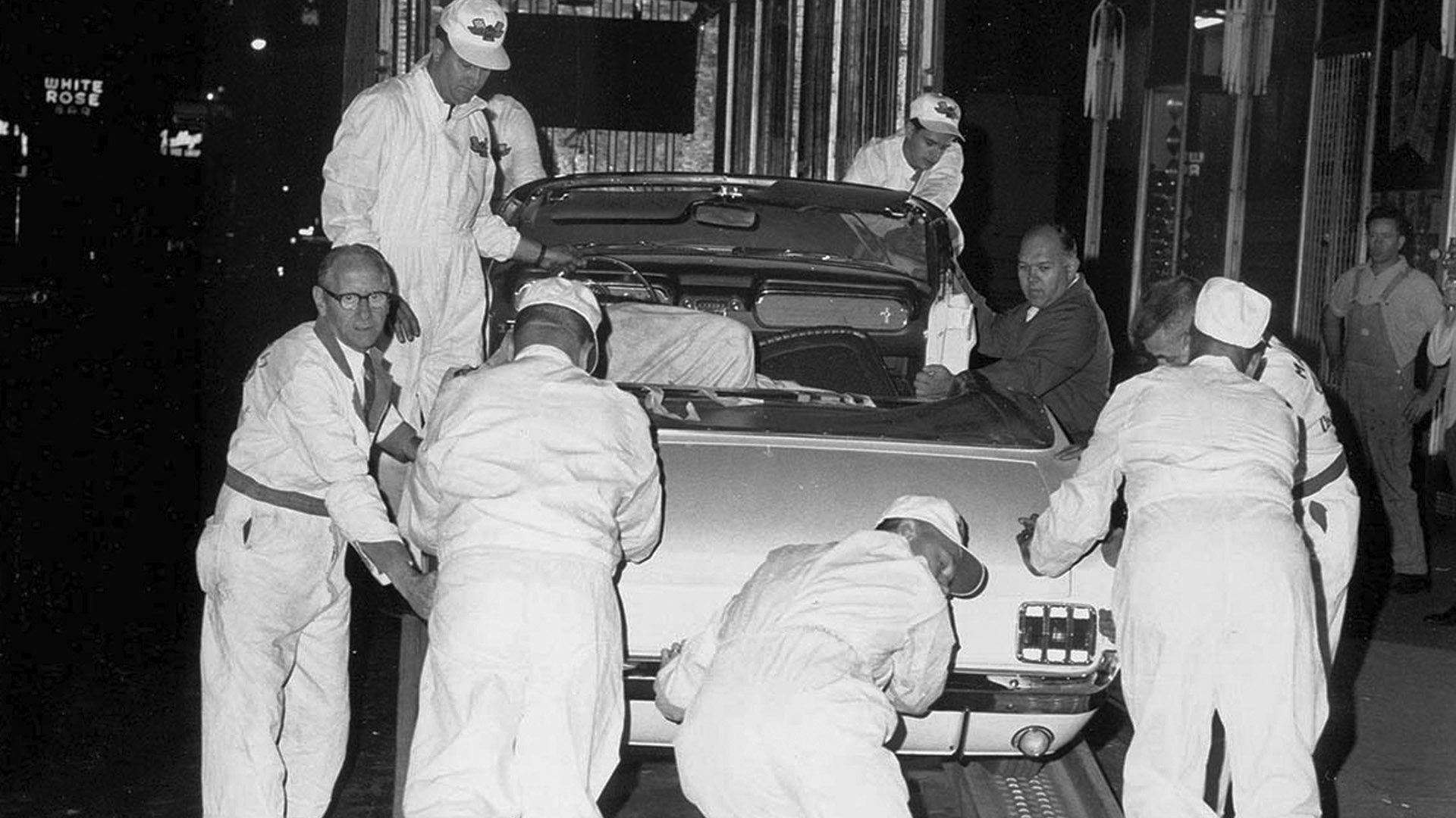 Ford Mustang en la cima del Empire State Building