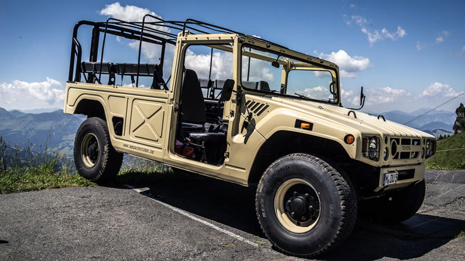 Toyota MegaCruiser BXD10