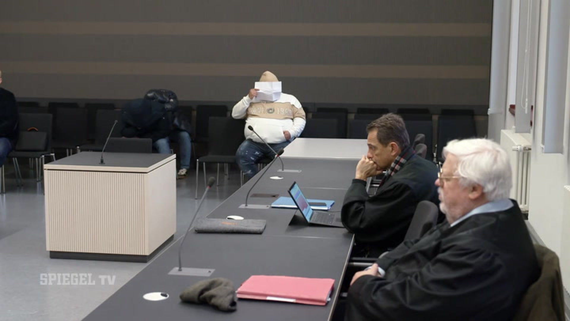 Endlich vor Gericht: Wie eine angebliche Handwerkstruppe Rentner abzockte