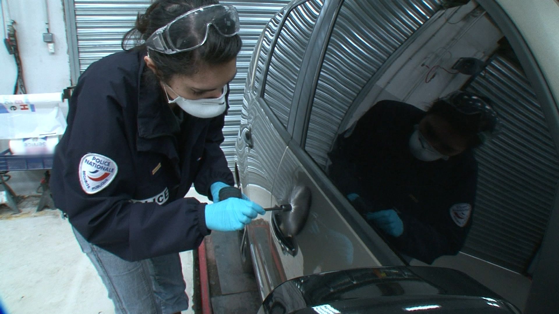 Voitures volées, fausses plaques et cartes grises : les traficants font la loi