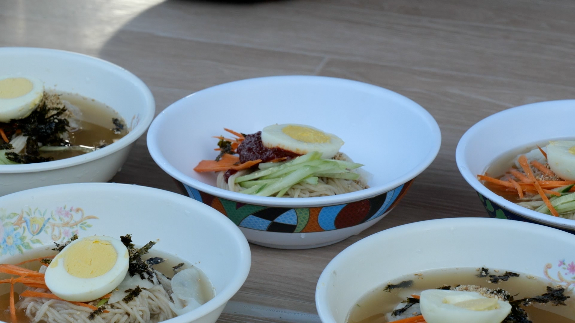 소박하지만 구수한 맛. 메밀국수