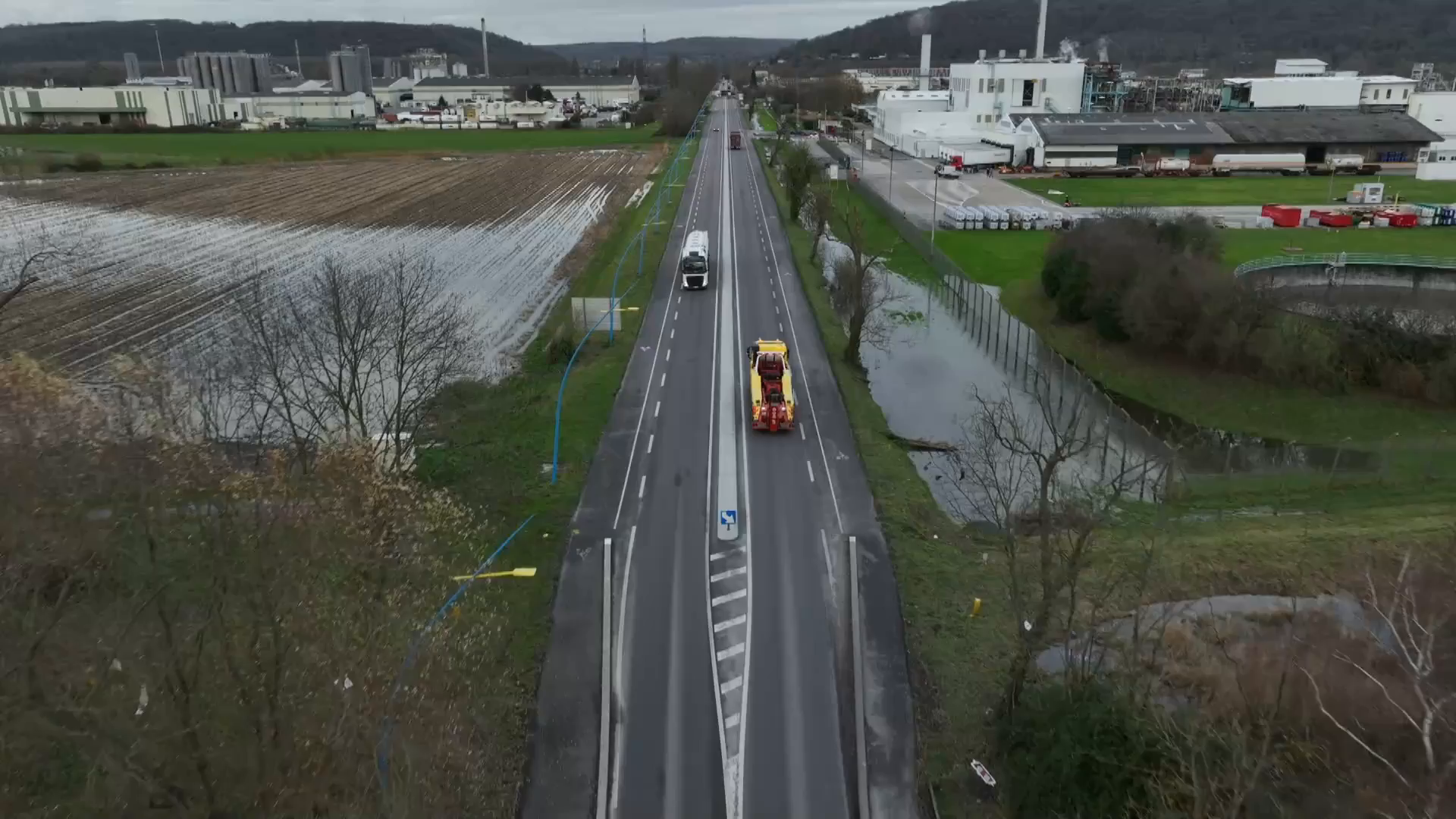 100 jours avec les dépanneurs de l'autoroute : Matières dangereuses et camions fous