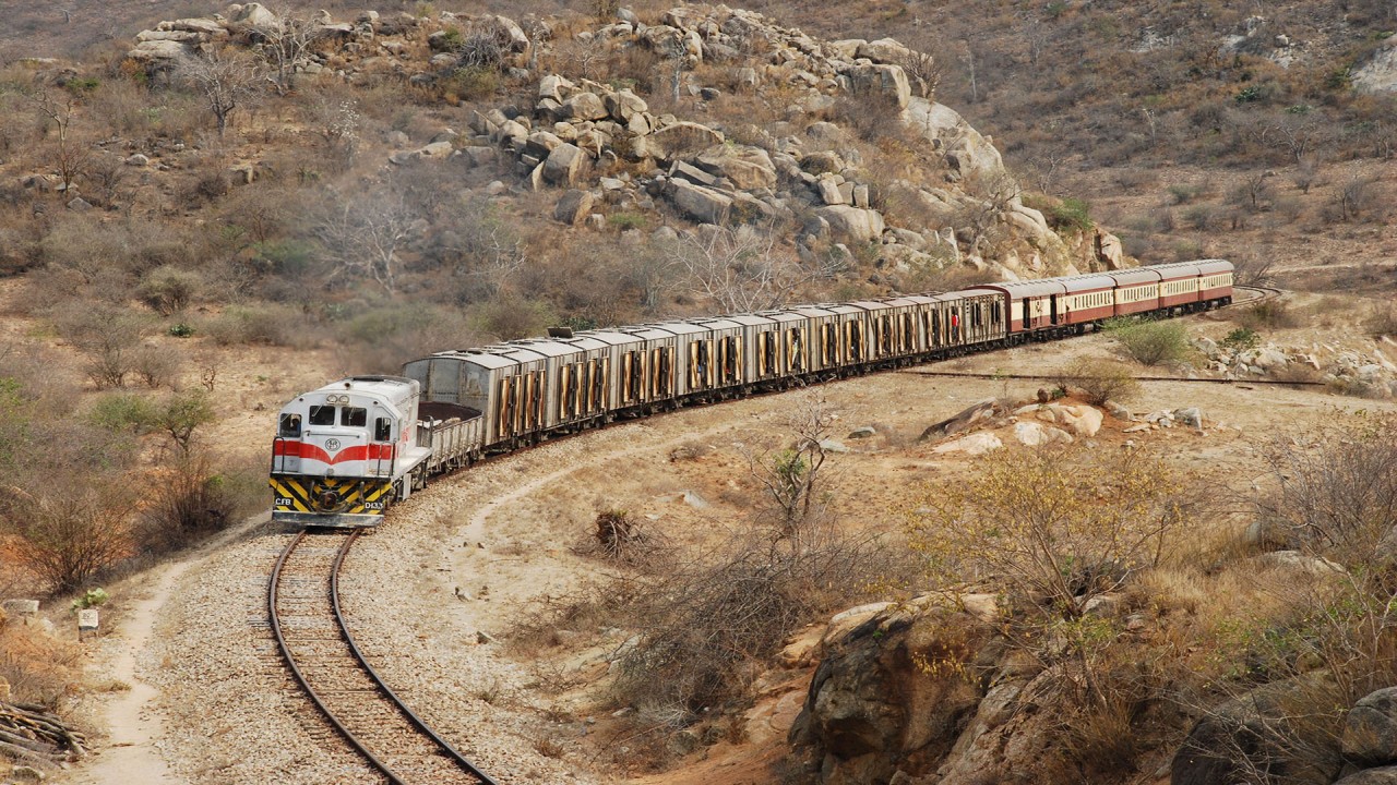 Mit der Lok durch Angola