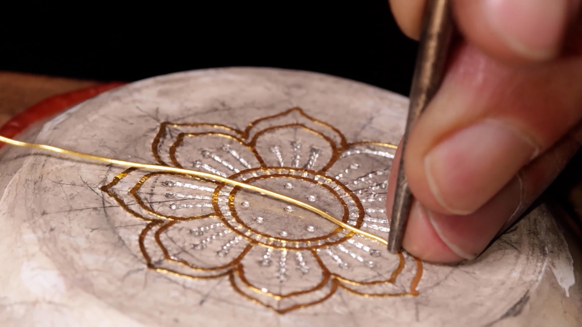 망치질로 수놓는 아름다움. 사리함 만들기