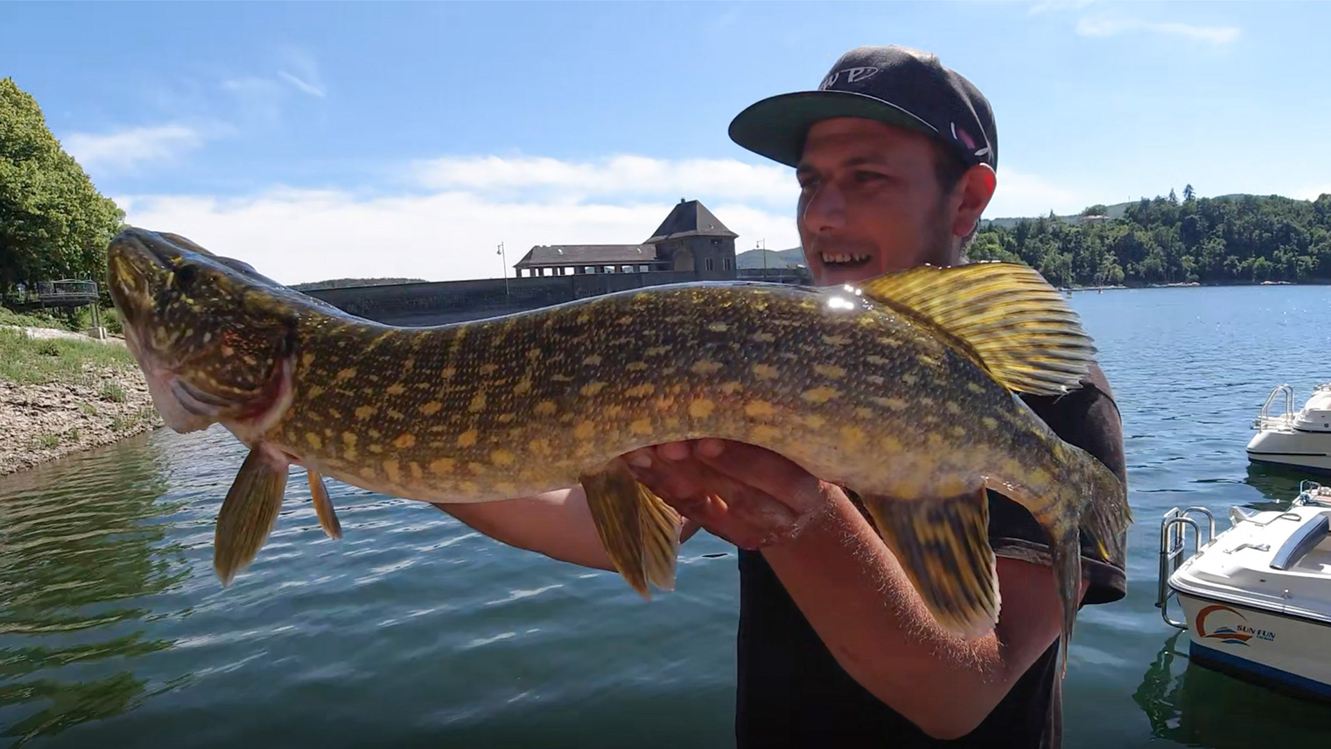 Sommerangeln vom Steg auf Barsch und Hecht