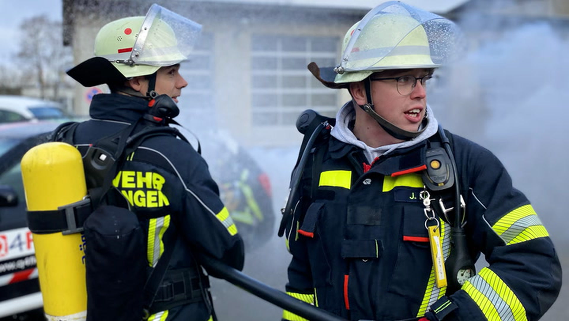 Übung der Feuerwehr: Was tun, wenn das E-Auto brennt?