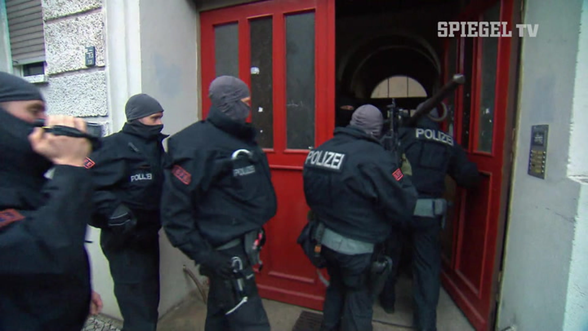 Achtung! Polizeieinsatz: Kritik an Gewalt im Dienst