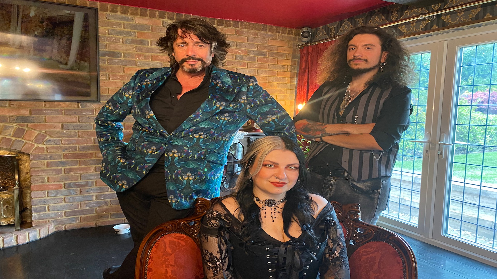 Outrageous Homes With Laurence Llewelyn Bowen: Staircase to the Uncanny