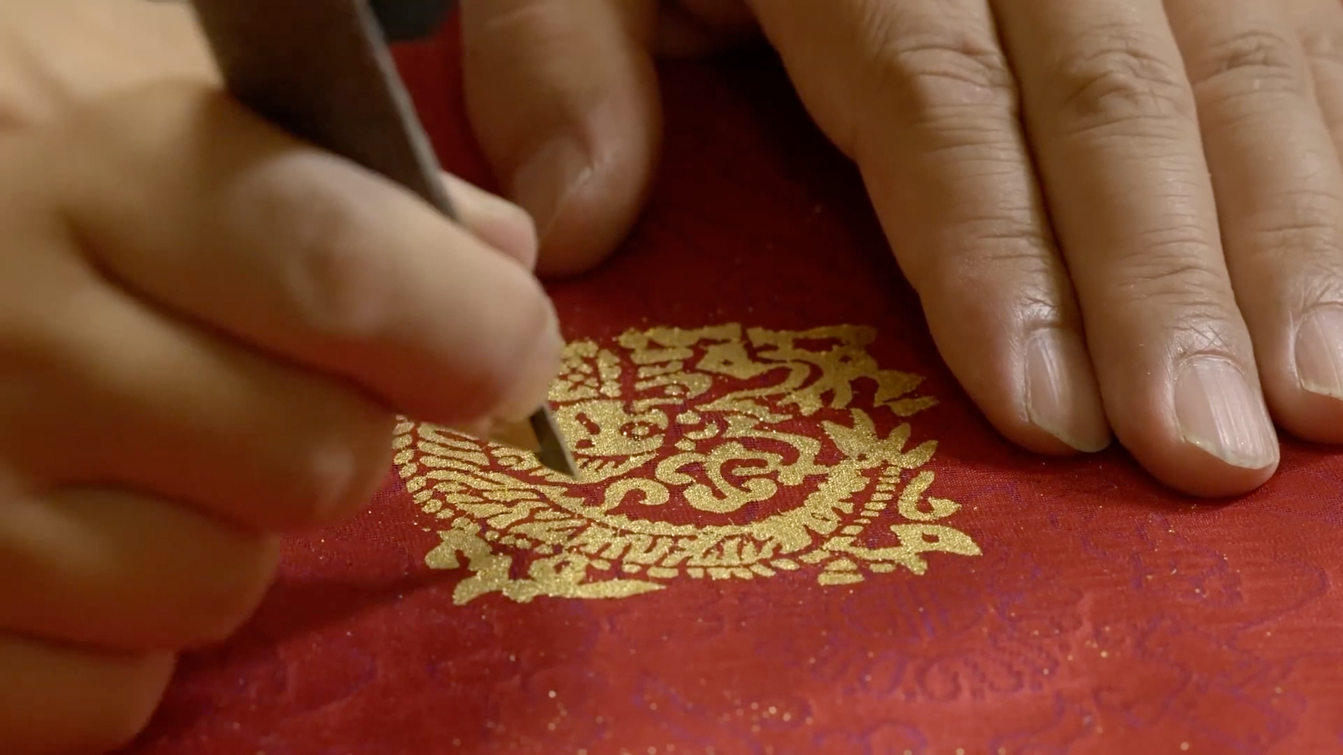 금빛 문양의 아름다움. 금박장