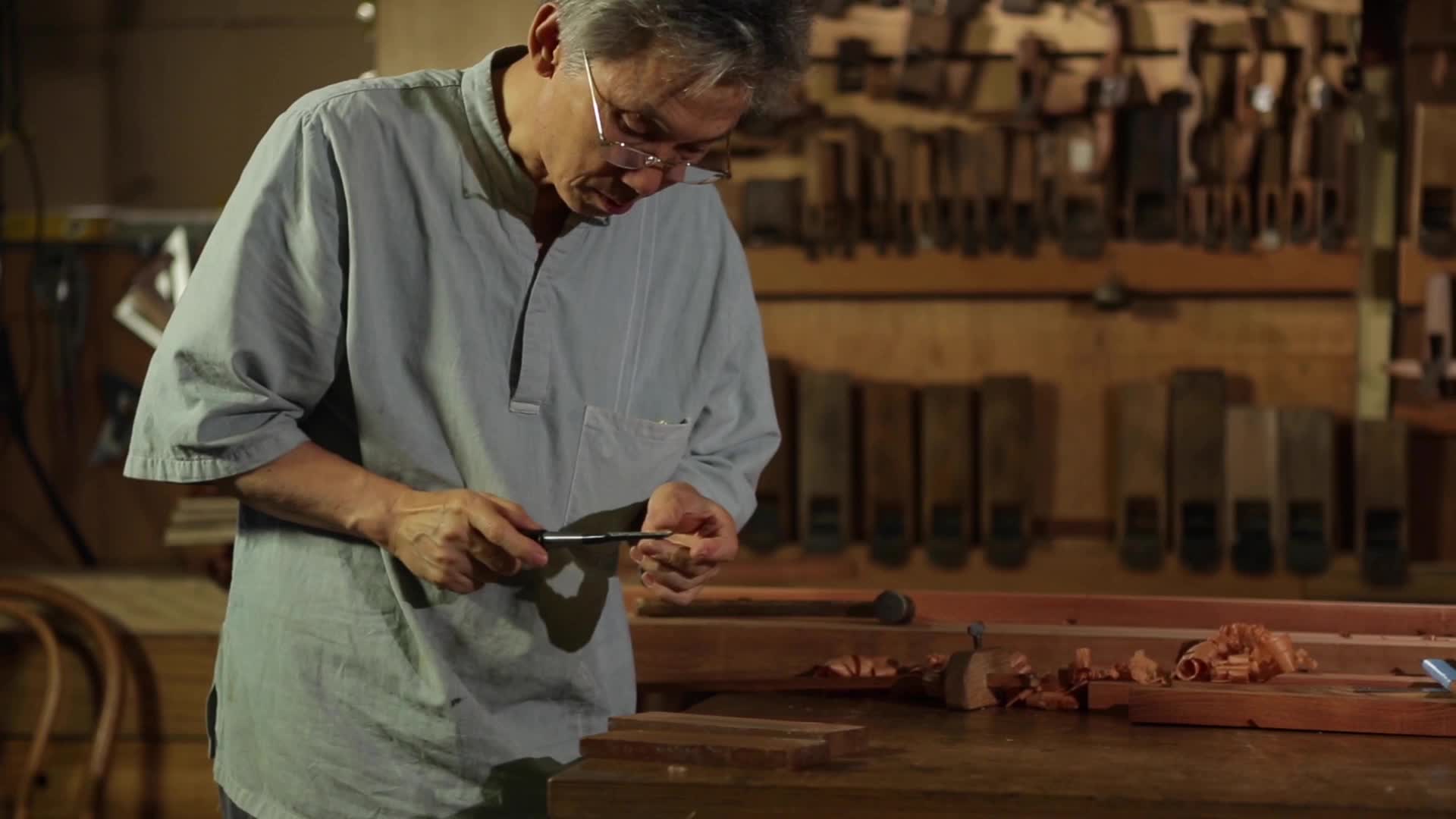 사방탁자를 만들다. 소목장