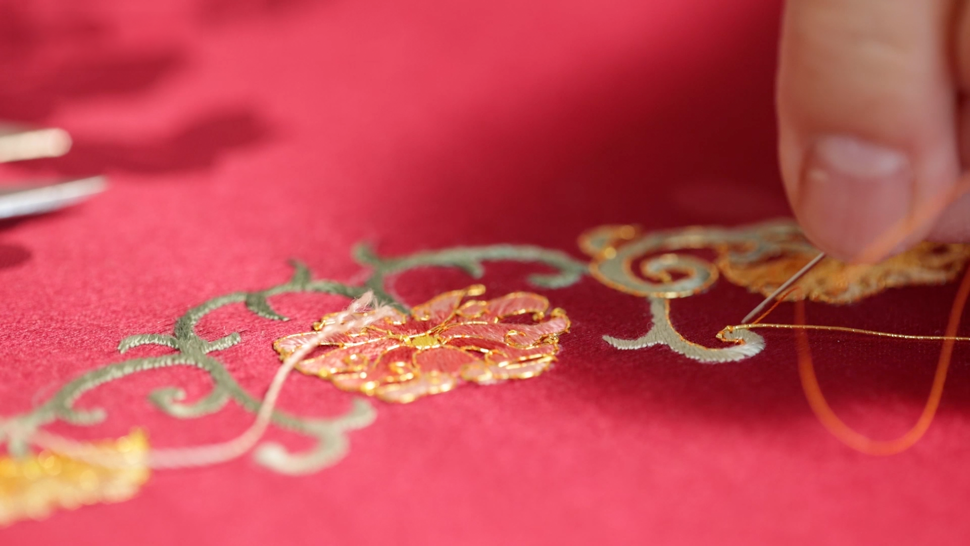 혼이 담긴 바늘과 색실. 자수장