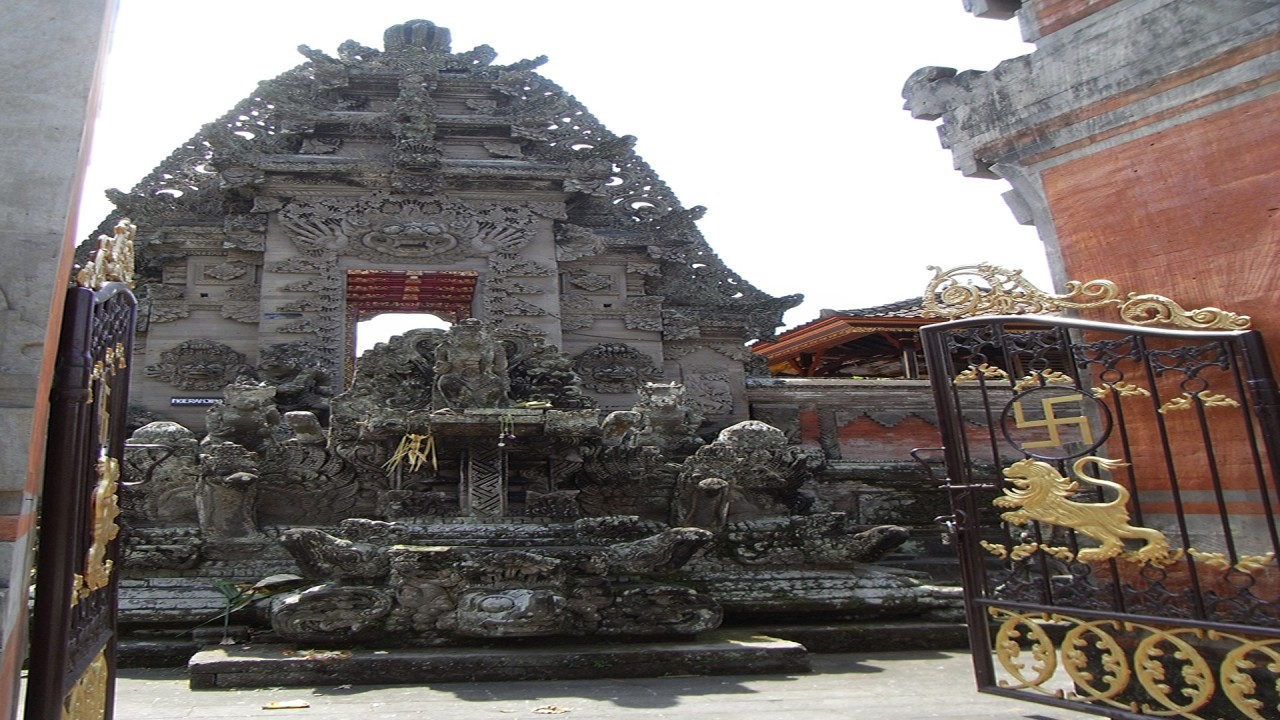 Der Weinpriester von Bali