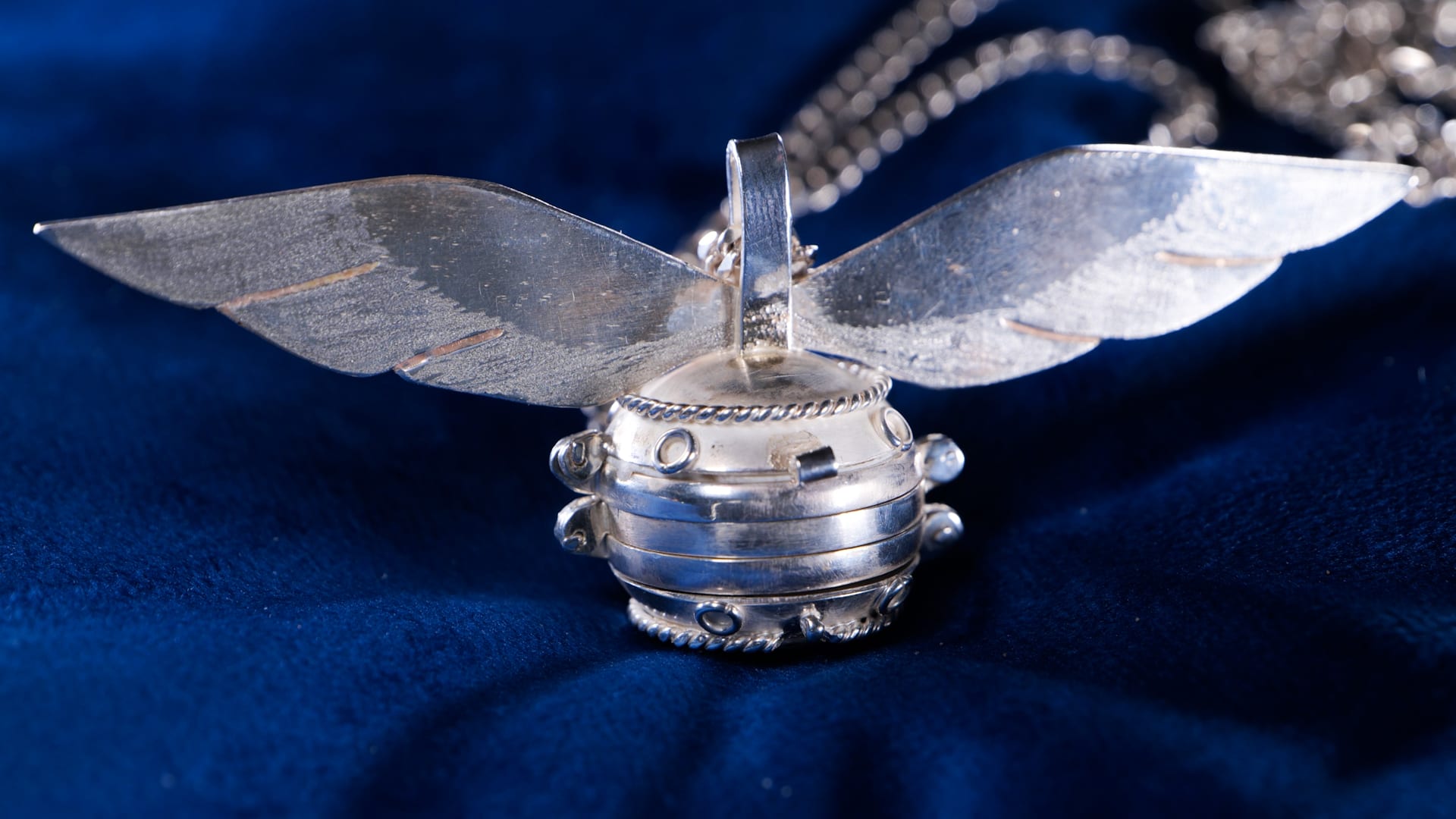 El arte de crear impresionantes piezas de joyería: Un vistazo al proceso creativo