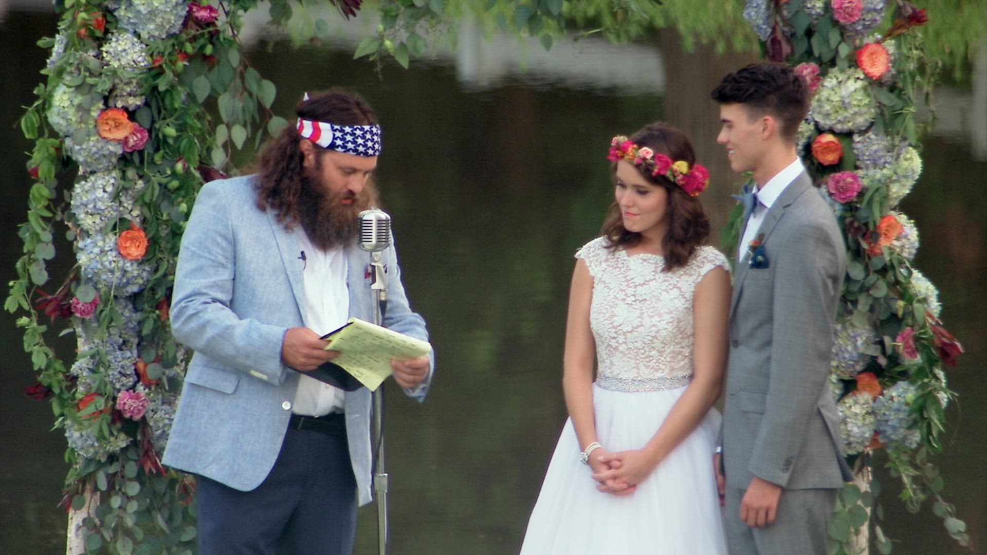 S8 E9 John Luke Gets Hitched