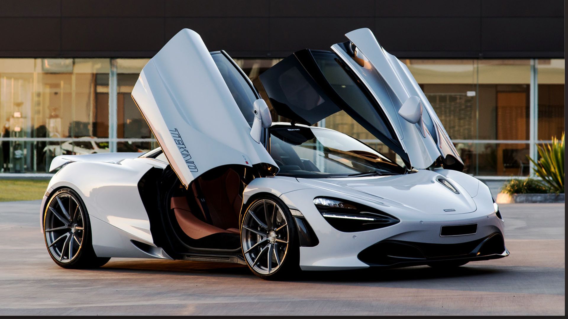 Ponga su carro en la TV