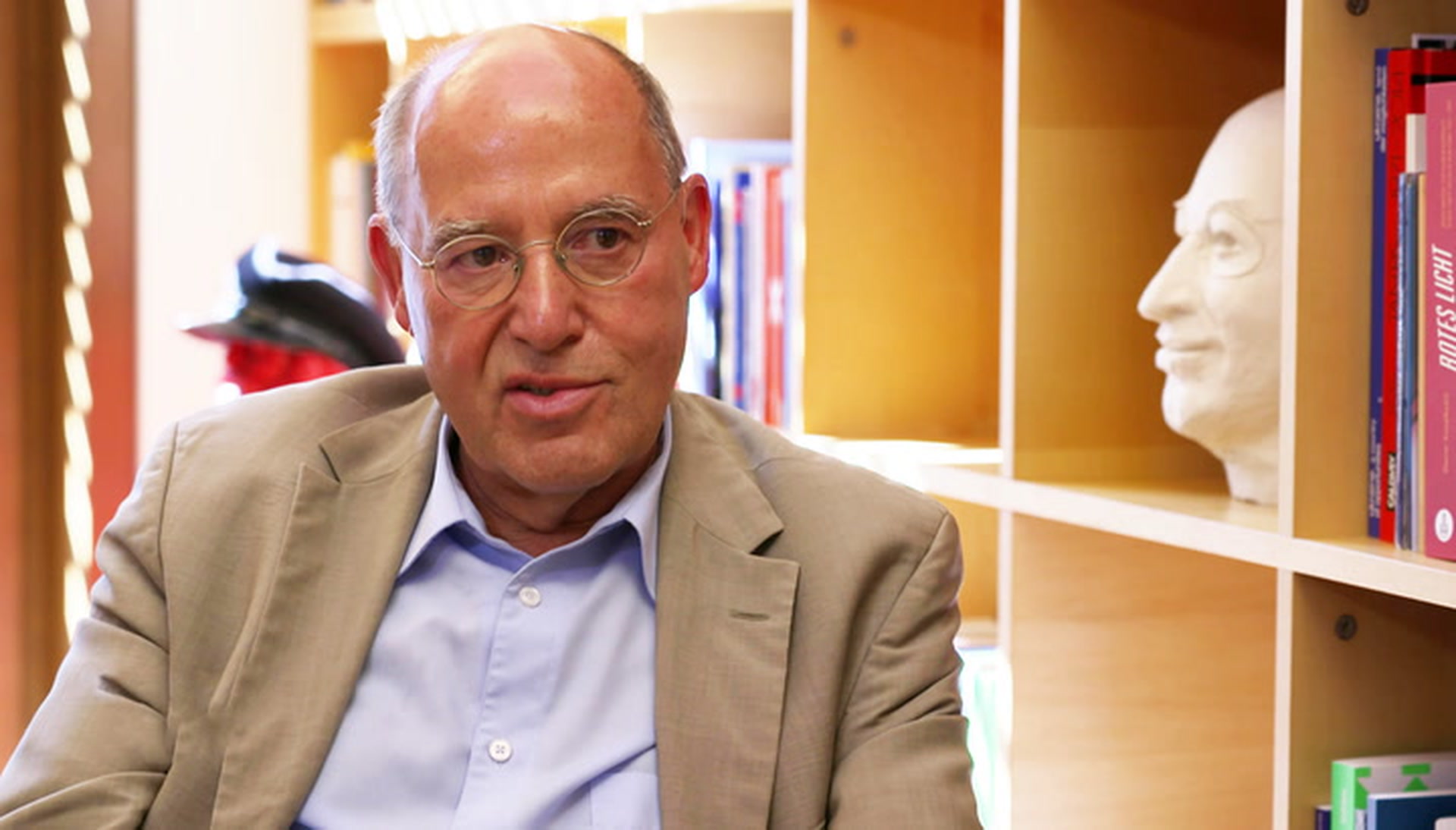 Wie viel bleibt am Ende übrig? – Wir sprechen mit Gregor Gysi über Geld