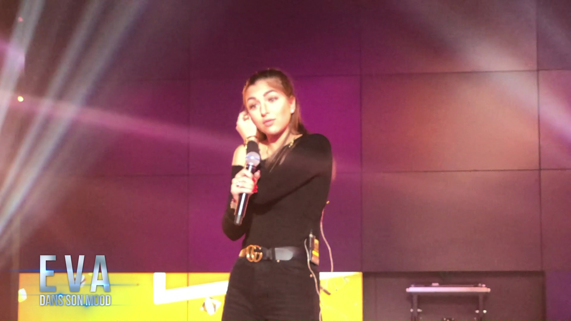 EVA DANS SON MOOD