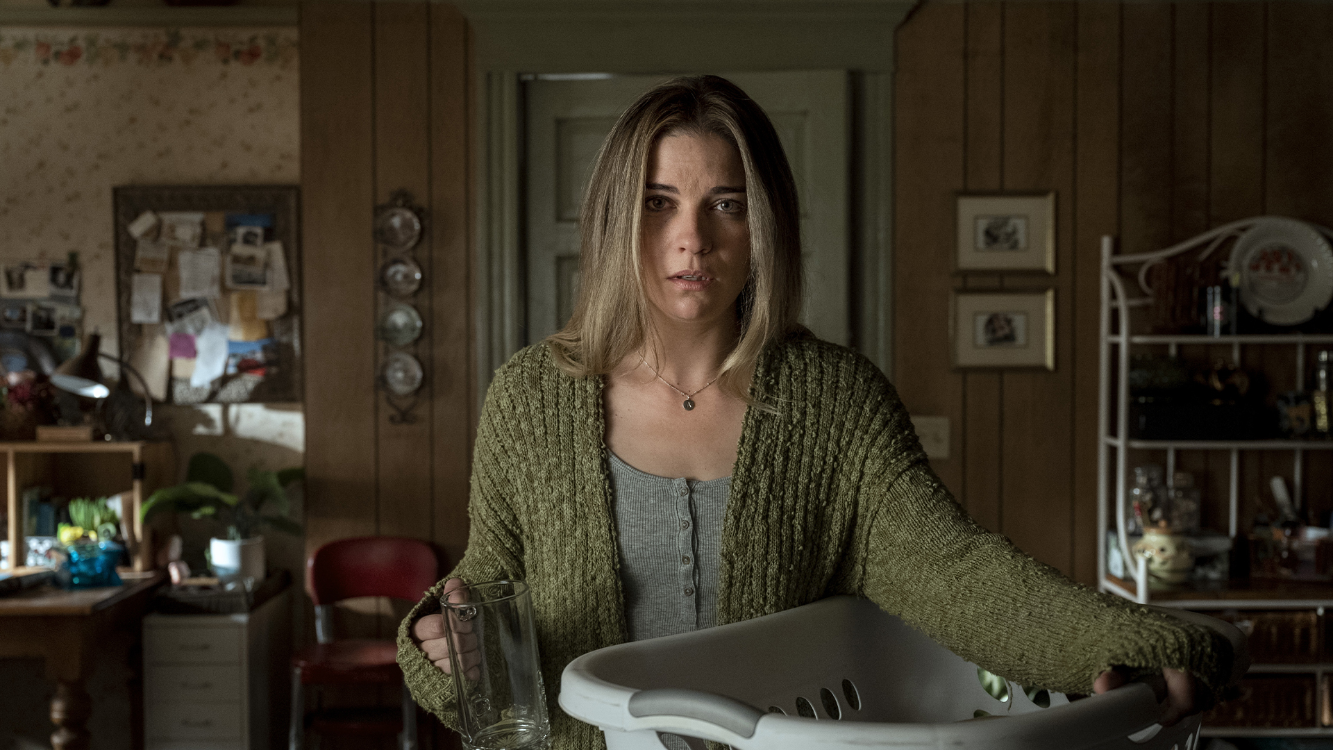 Kevin Can F**K Himself, Season 1, Episode 08, Ein Held des Alltags