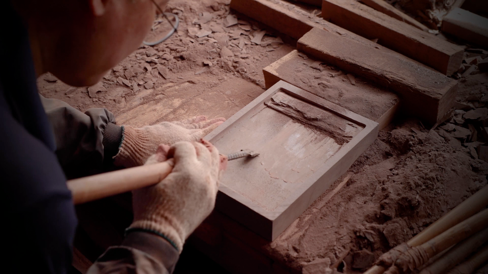 작품이 되기 위한 인고의 시간. 바닥파기