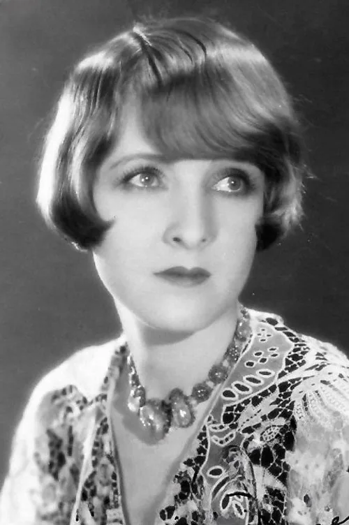 Claire Windsor