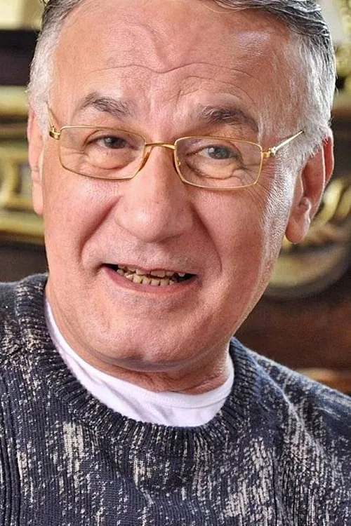 عزت أبو عوف