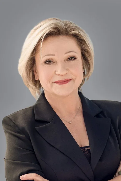 Udvarias Anna