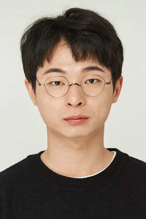 李泰英