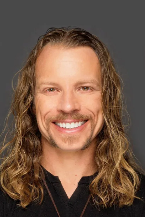 Dustin Leighton