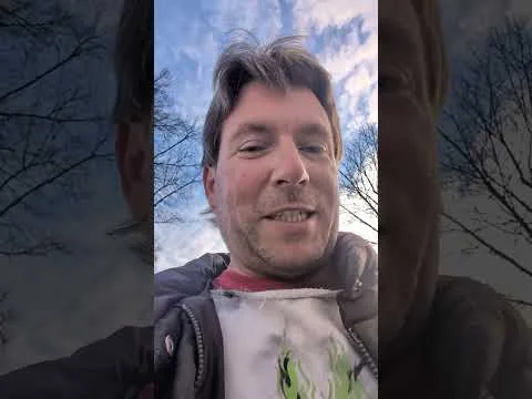 Film dokument MÁ TO CENU!? (2025) je velmi stimulující. FILMOVÁ RECENZE!? 
